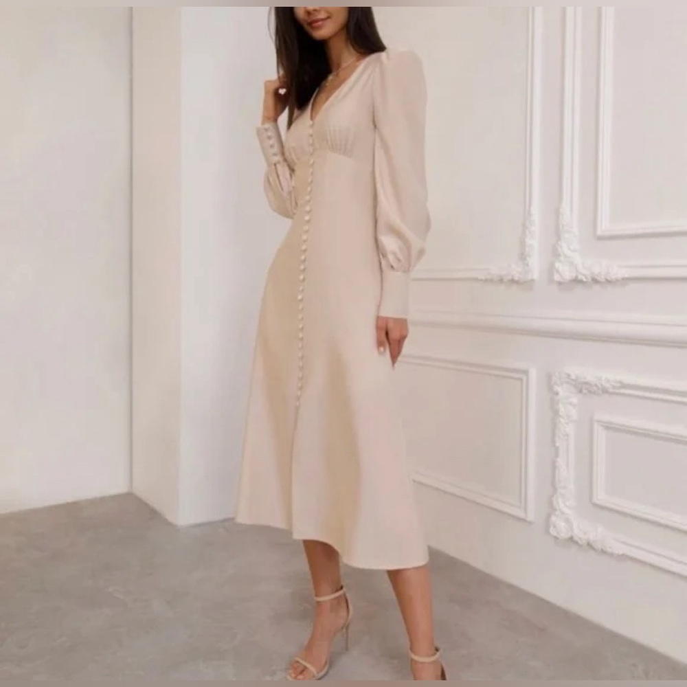 Lichi Designed in Frankfurt am Main Button-embellished midi dress - Picture 2 of 9